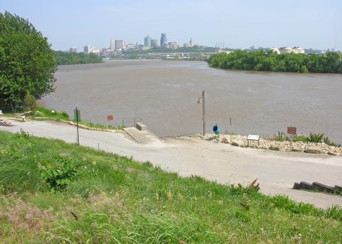 Park and boat ramp along Missouri River