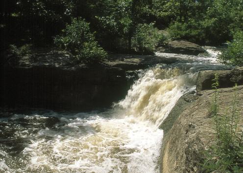 Waterfall over rock ledge